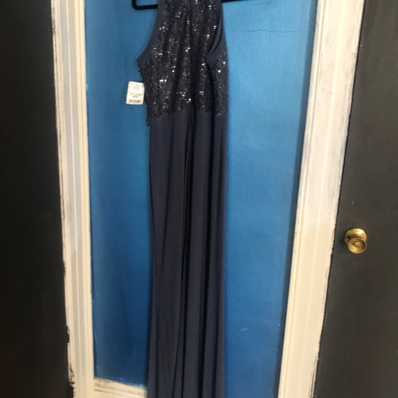 Gorgeous Gown - Picture 2 of 5